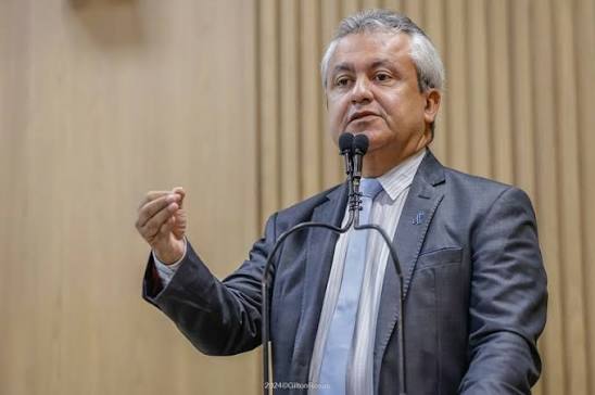 “Aracaju conhece, Sergipe merece”: Elber Batalha lança candidatura a deputado federal