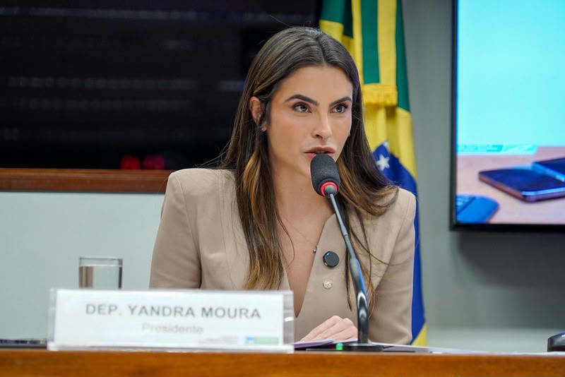 Yandra Moura propõe presença de assistentes sociais e psicólogos nas escolas públicas