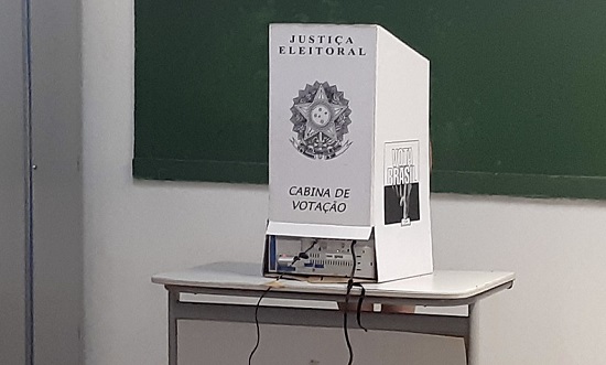 AGU prepara recurso contra afastamento do diretor-geral da PF determinado por Mendonça